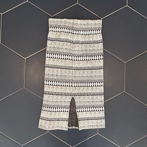 Otis and Maclain pencil skirt - Picture 3 of 5